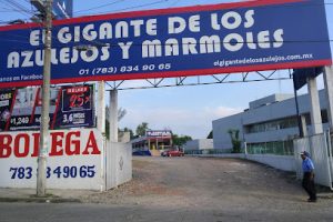 El Gigante de Los Azulejos y Mármoles en Tuxpan